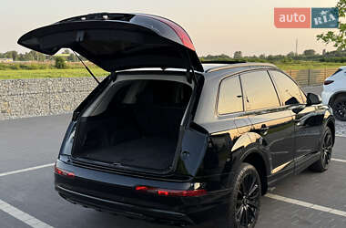 Внедорожник / Кроссовер Audi Q7 2015 в 