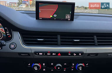 Внедорожник / Кроссовер Audi Q7 2015 в 