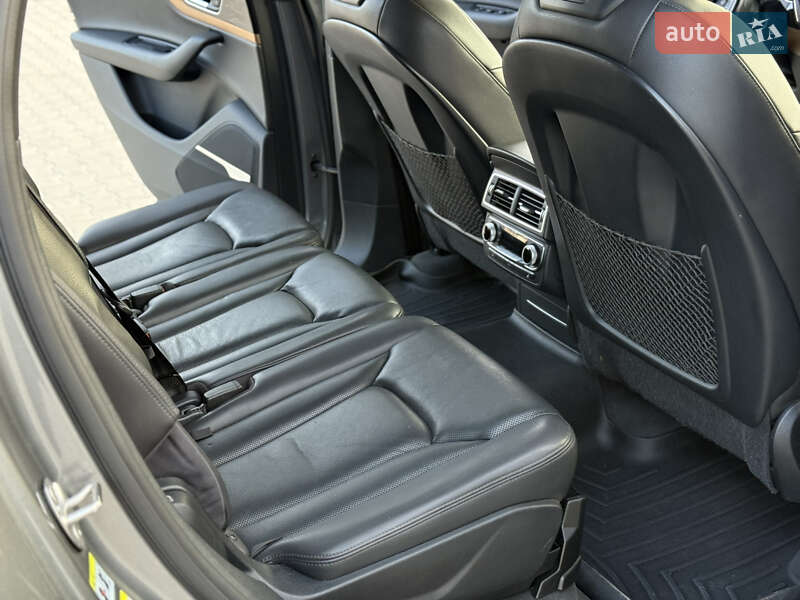 Внедорожник / Кроссовер Audi Q7 2017 в Нововолынске