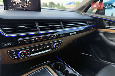Позашляховик / Кросовер Audi Q7 2017 в 