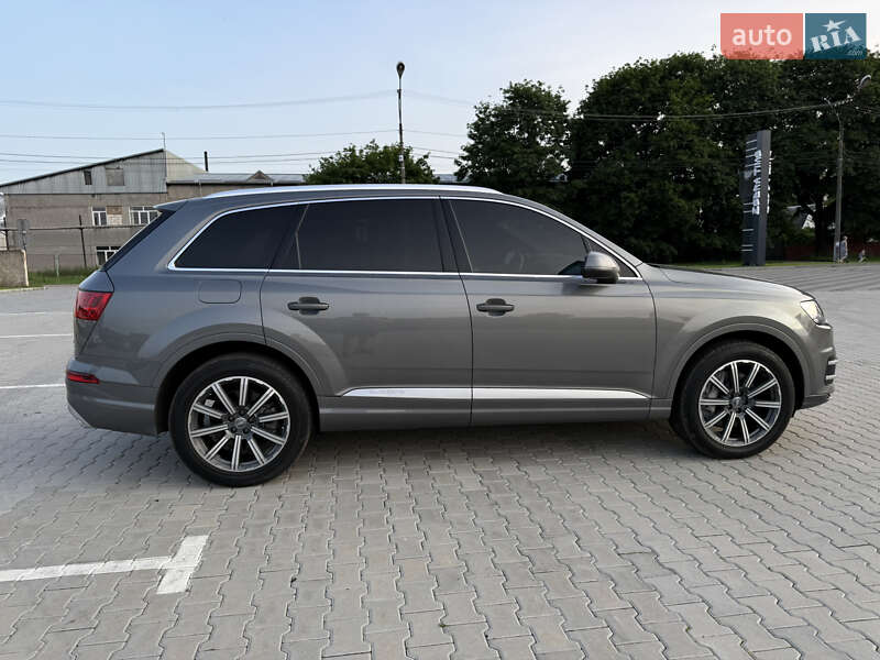 Внедорожник / Кроссовер Audi Q7 2017 в Нововолынске