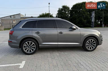 Позашляховик / Кросовер Audi Q7 2017 в 
