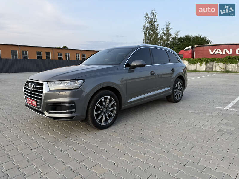 Внедорожник / Кроссовер Audi Q7 2017 в Нововолынске