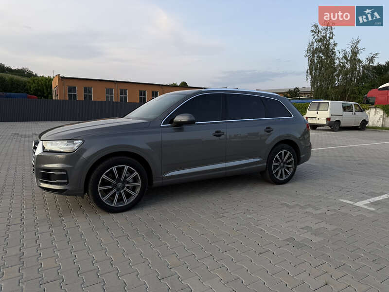 Внедорожник / Кроссовер Audi Q7 2017 в Нововолынске
