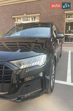 Внедорожник / Кроссовер Audi Q7 2020 в 