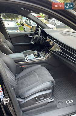 Внедорожник / Кроссовер Audi Q7 2020 в 