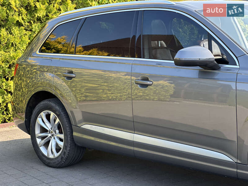 Внедорожник / Кроссовер Audi Q7 2017 в Стрые