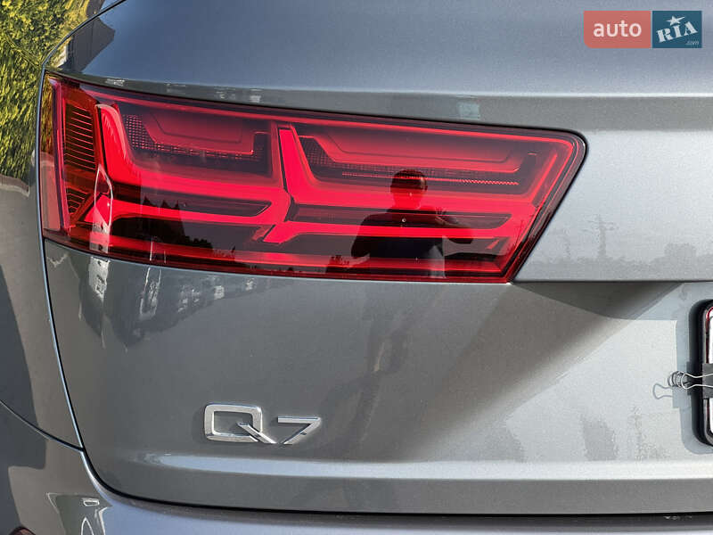 Внедорожник / Кроссовер Audi Q7 2017 в Стрые