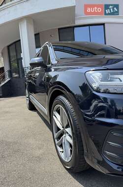 Внедорожник / Кроссовер Audi Q7 2015 в 
