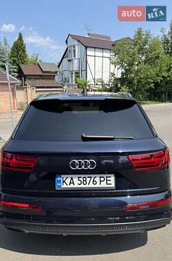 Внедорожник / Кроссовер Audi Q7 2015 в 