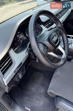 Внедорожник / Кроссовер Audi Q7 2015 в 