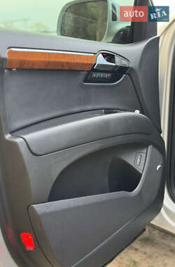 Внедорожник / Кроссовер Audi Q7 2013 в 