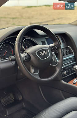 Внедорожник / Кроссовер Audi Q7 2013 в 