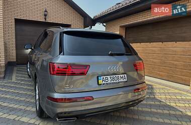 Позашляховик / Кросовер Audi Q7 2017 в 