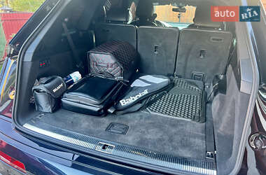 Внедорожник / Кроссовер Audi Q7 2016 в 