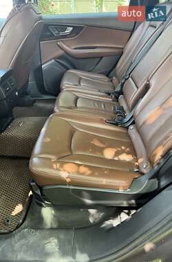 Внедорожник / Кроссовер Audi Q7 2017 в 