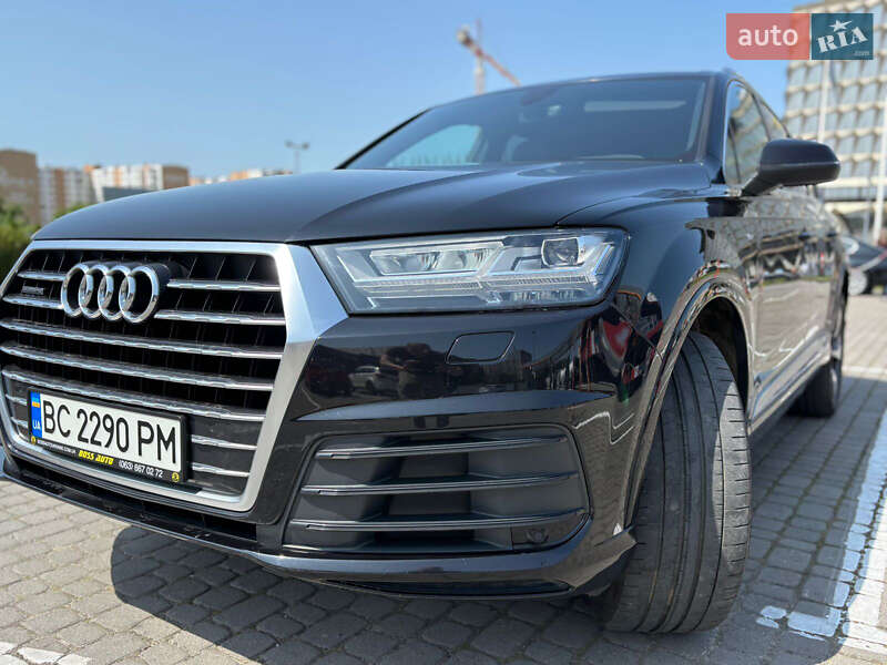 Внедорожник / Кроссовер Audi Q7 2015 в 