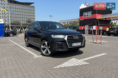 Внедорожник / Кроссовер Audi Q7 2015 в 