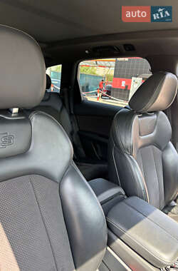 Внедорожник / Кроссовер Audi Q7 2015 в 