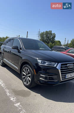 Внедорожник / Кроссовер Audi Q7 2016 в 