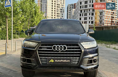 Внедорожник / Кроссовер Audi Q7 2017 в 