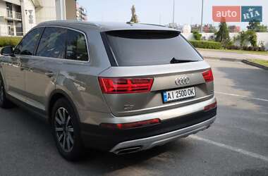 Позашляховик / Кросовер Audi Q7 2015 в 