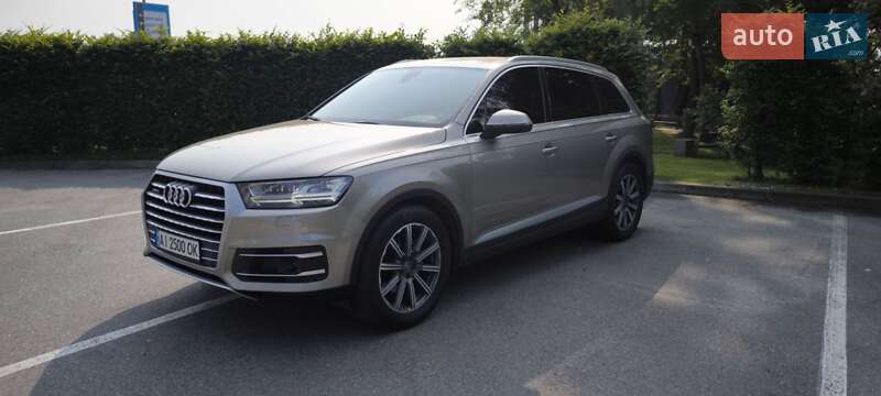 Позашляховик / Кросовер Audi Q7 2015 в 