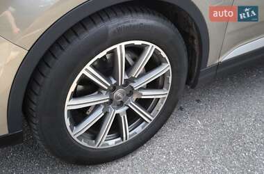 Позашляховик / Кросовер Audi Q7 2015 в 