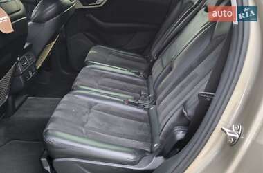 Позашляховик / Кросовер Audi Q7 2015 в 