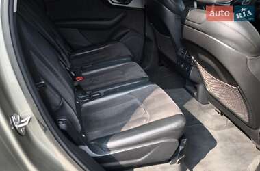 Позашляховик / Кросовер Audi Q7 2015 в 
