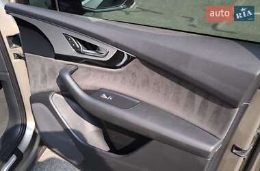 Позашляховик / Кросовер Audi Q7 2015 в 