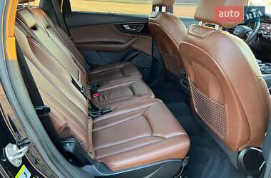 Внедорожник / Кроссовер Audi Q7 2017 в 