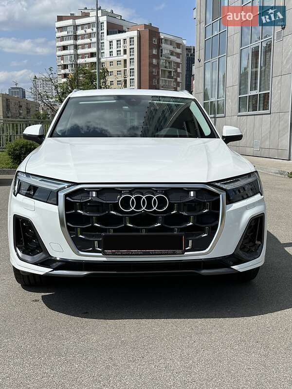 Внедорожник / Кроссовер Audi Q7 2025 в Киеве