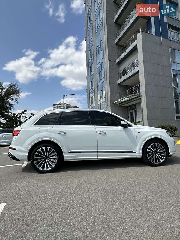 Внедорожник / Кроссовер Audi Q7 2025 в Киеве