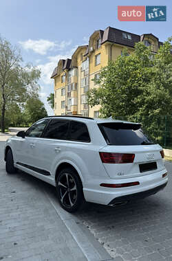 Внедорожник / Кроссовер Audi Q7 2017 в 
