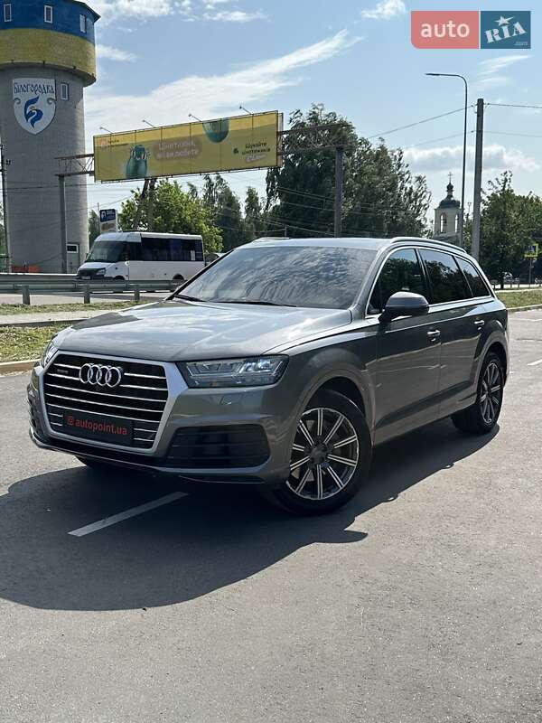 Внедорожник / Кроссовер Audi Q7 2016 в 