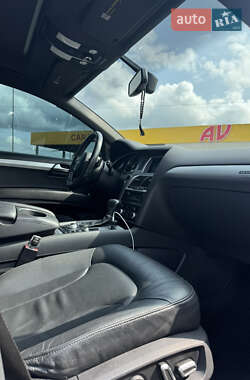Позашляховик / Кросовер Audi Q7 2013 в 
