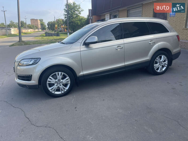 Позашляховик / Кросовер Audi Q7 2012 в Конотопі