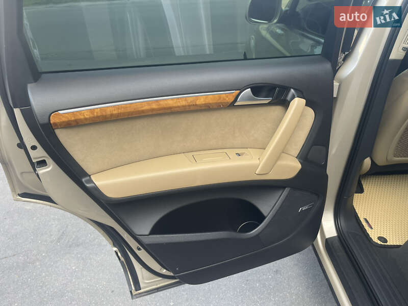 Позашляховик / Кросовер Audi Q7 2012 в Конотопі