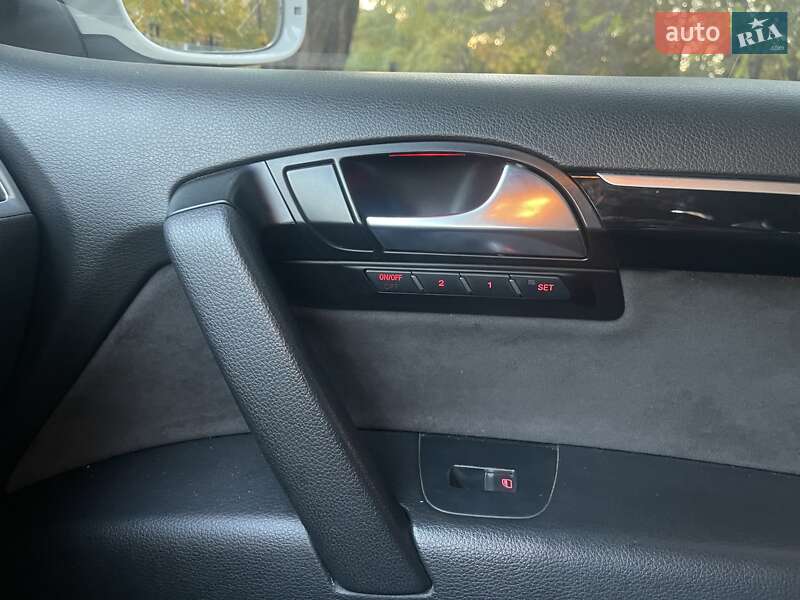 Позашляховик / Кросовер Audi Q7 2012 в Одесі