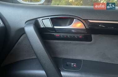 Позашляховик / Кросовер Audi Q7 2012 в 