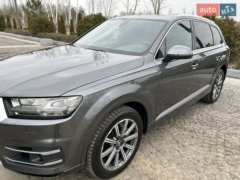 Позашляховик / Кросовер Audi Q7 2018 в Дніпрі