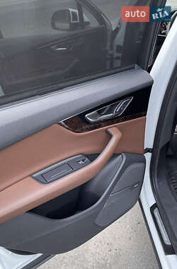 Внедорожник / Кроссовер Audi Q7 2019 в 
