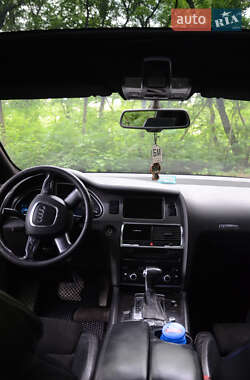 Позашляховик / Кросовер Audi Q7 2006 в 