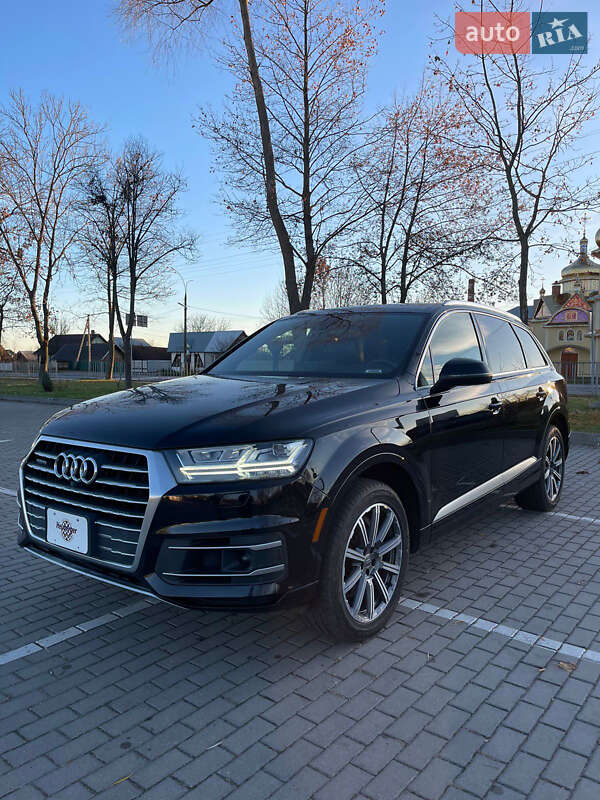 Внедорожник / Кроссовер Audi Q7 2017 в 