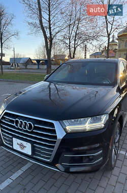 Внедорожник / Кроссовер Audi Q7 2017 в 