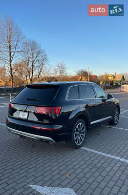 Внедорожник / Кроссовер Audi Q7 2017 в 