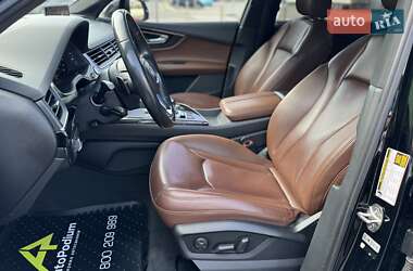 Внедорожник / Кроссовер Audi Q7 2017 в 