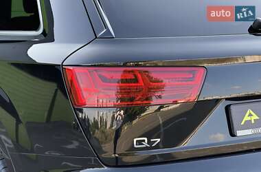 Внедорожник / Кроссовер Audi Q7 2017 в 