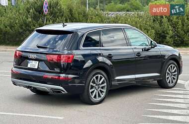 Позашляховик / Кросовер Audi Q7 2015 в 